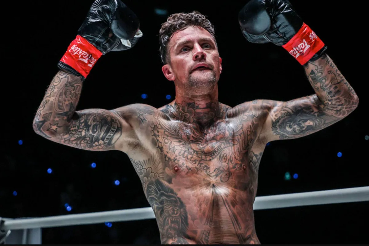 Dit is Nieky Holzken's tegenstander op 12 juli - terug op Nederlandse bodem!