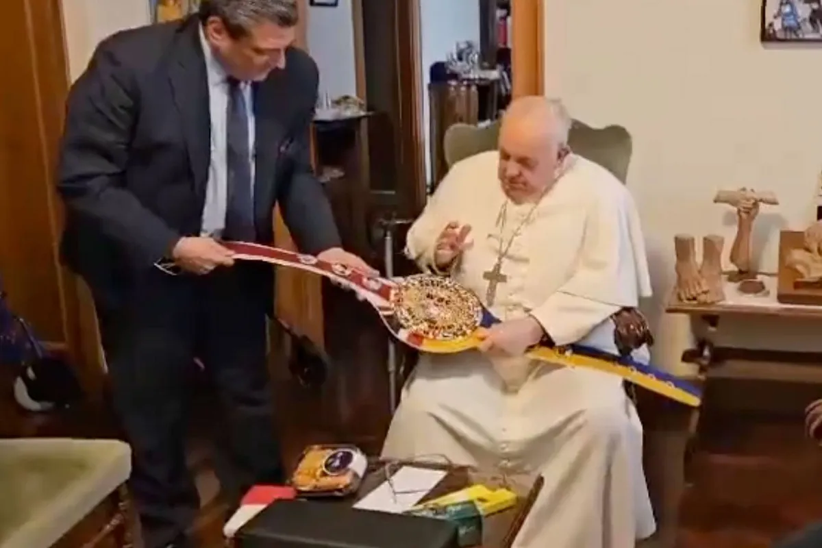 Ook de Bokswereld rouwt om dood Paus Franciscus - stond ooit zelf in de ring!