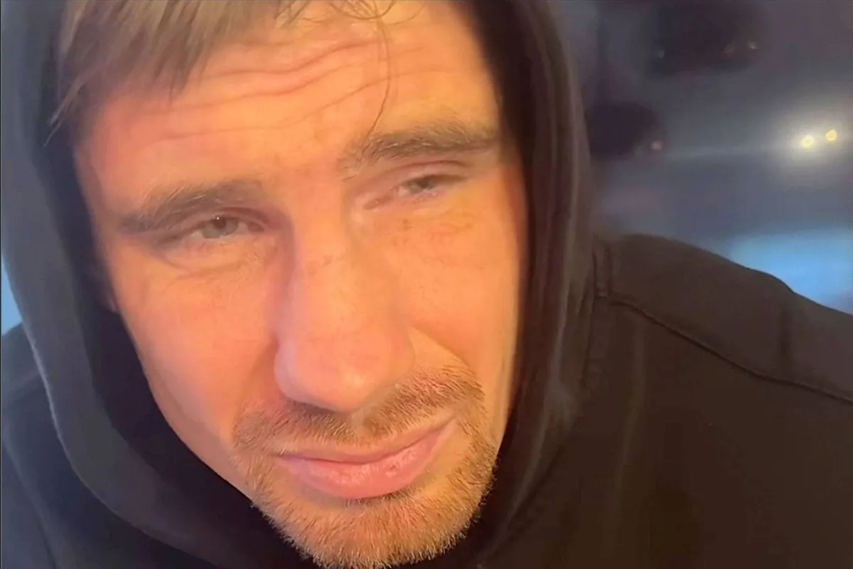 Hier gaat Rico Verhoeven het moeilijk mee krijgen tegen Vakhitov