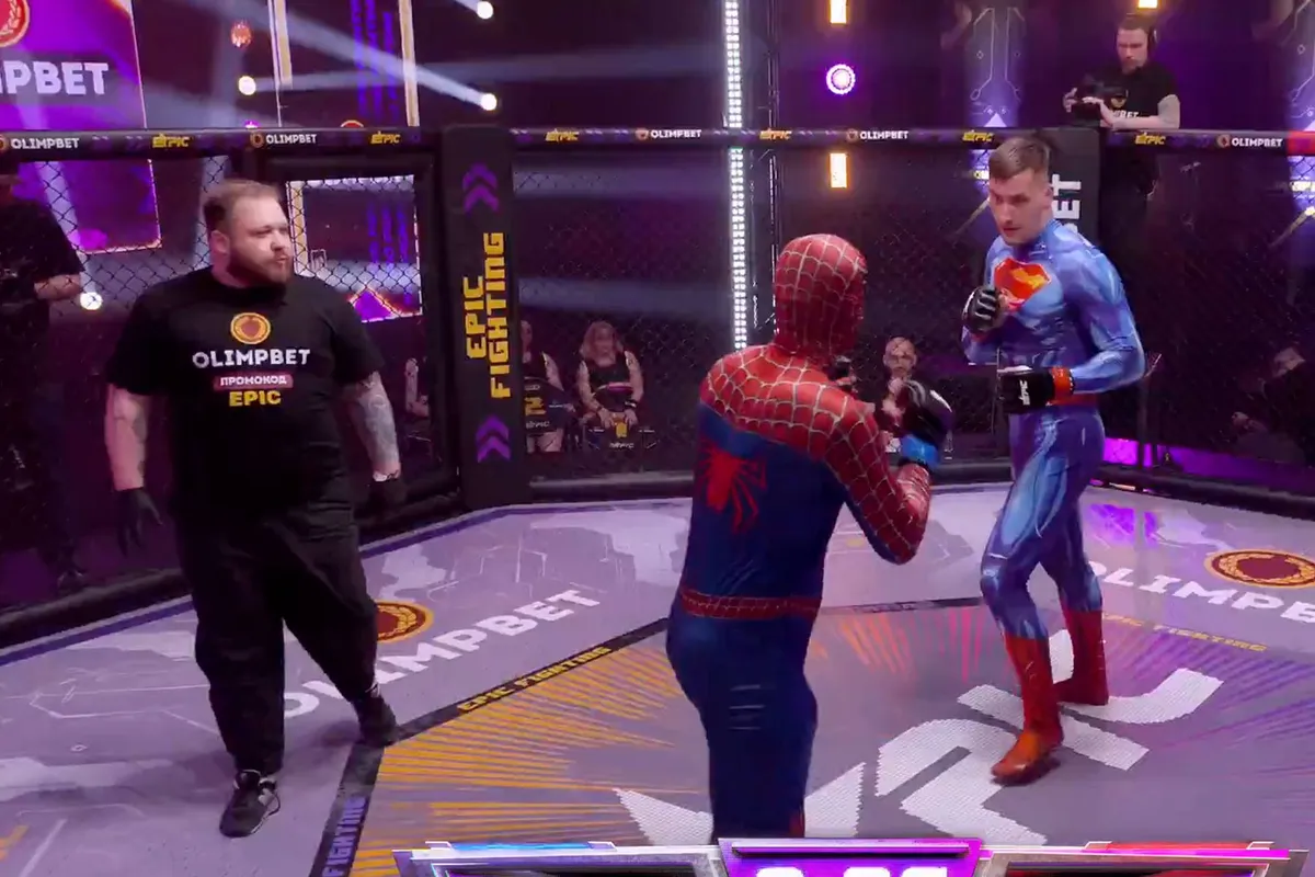 Superman krijgt klappen van SpiderMan – fans zijn woest