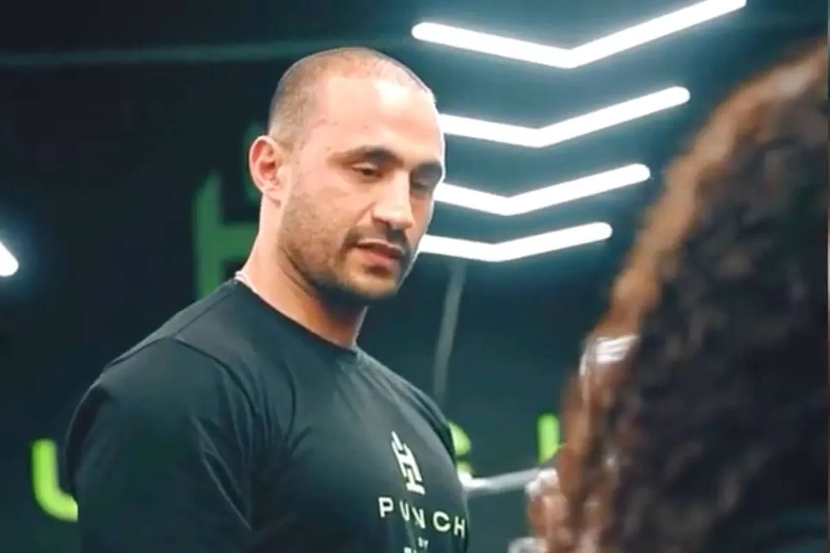 Badr Hari deelt verliefde foto met ‘someone special’ - en hij laat haar zien!