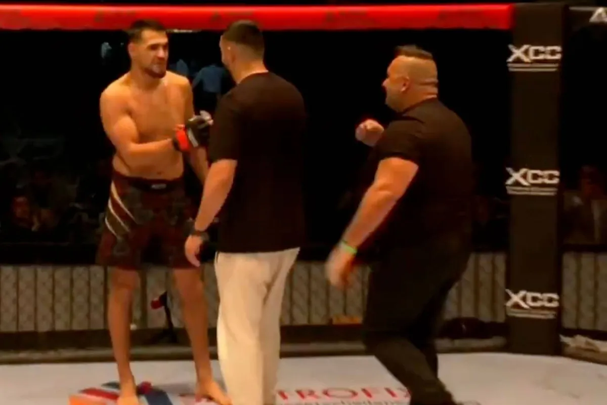 Knock-out of nep? MMA-gevecht eindigt verdacht snel - onderzoek nodig!