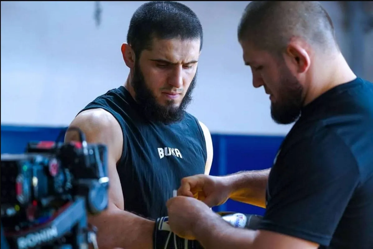 UFC top bezoekt Islam Makhachev in Dagestan – wat speelt er?
