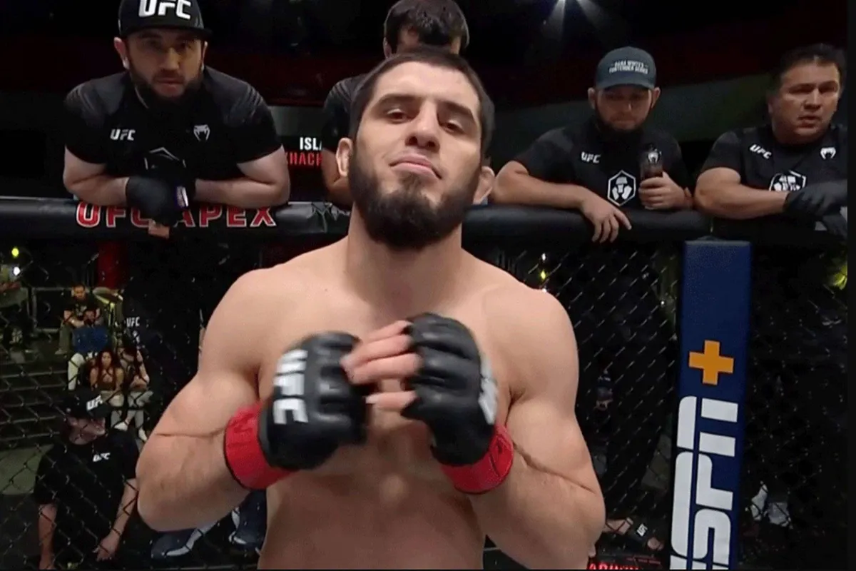 UFC-ster Islam Makhachev weigert te wijken: 'Ik ben de echte kampioen'