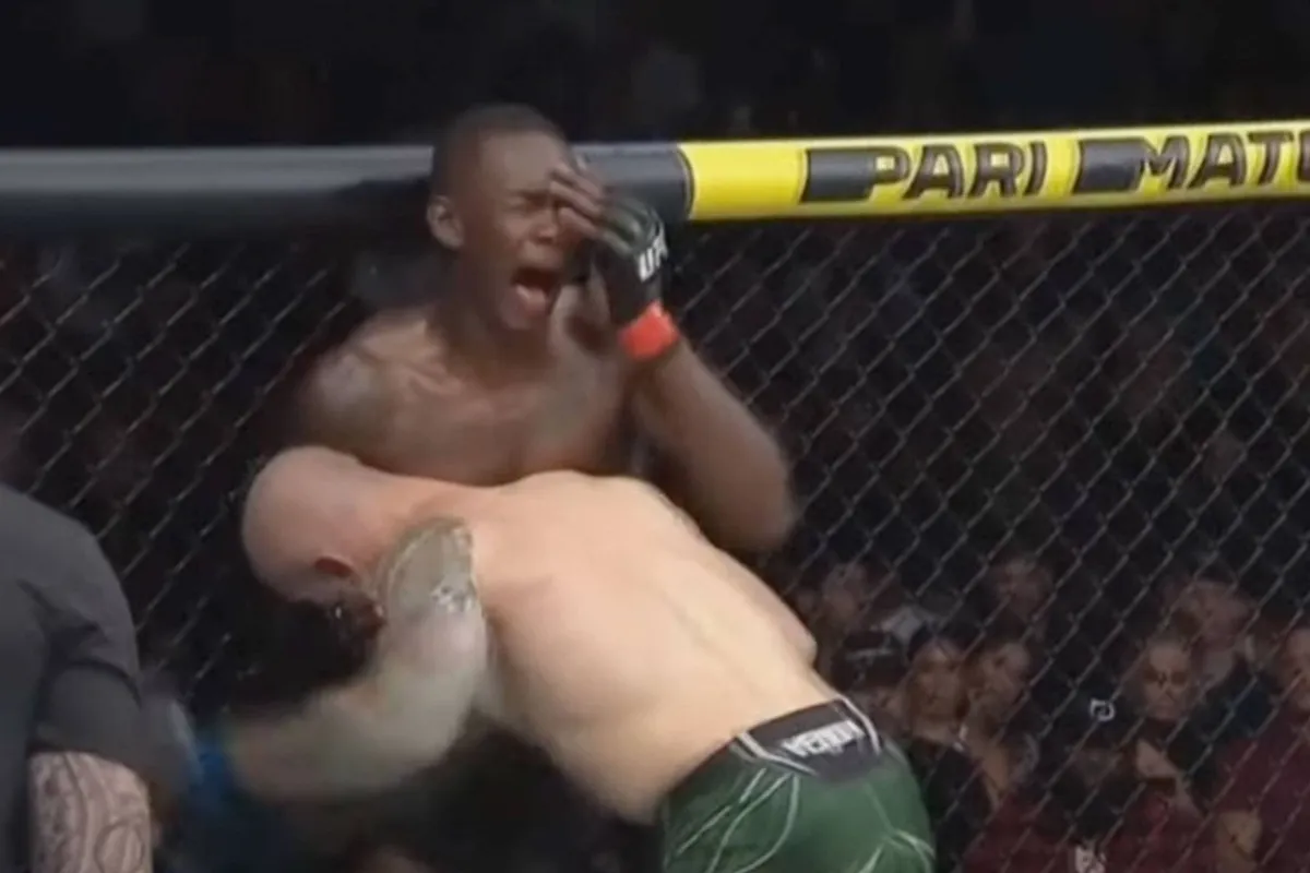 Spijt! UFC-baas adviseerde Adesanya gevecht met 'totale gek' niet aan te gaan