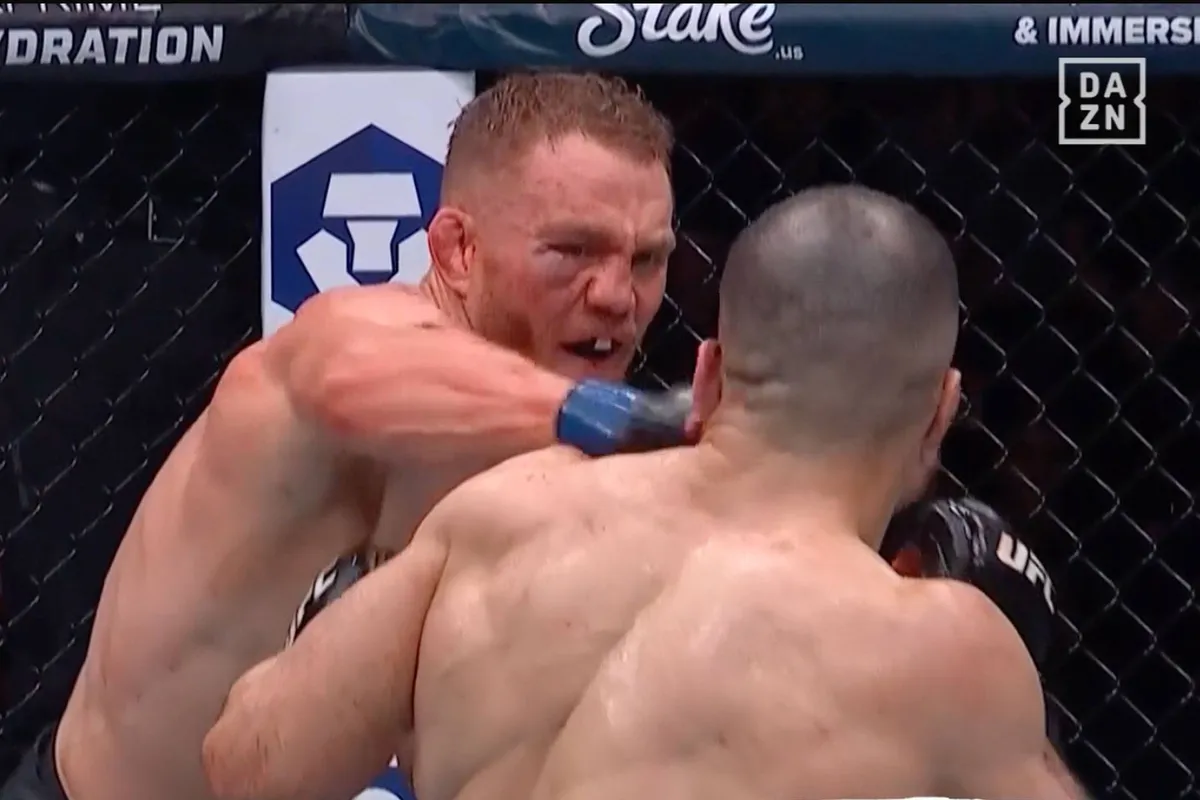 Nieuwe UFC-kampioen! Della Maddalena verslaat Muhammad na 5 helse rondes