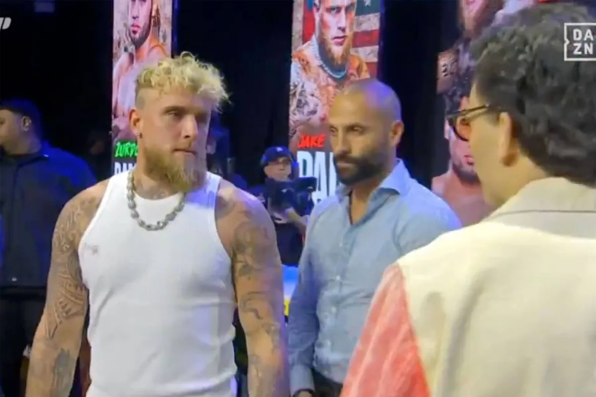 Jake Paul bevriest tijdens face off met échte bokser Chavez Jr - heeft nu al spijt