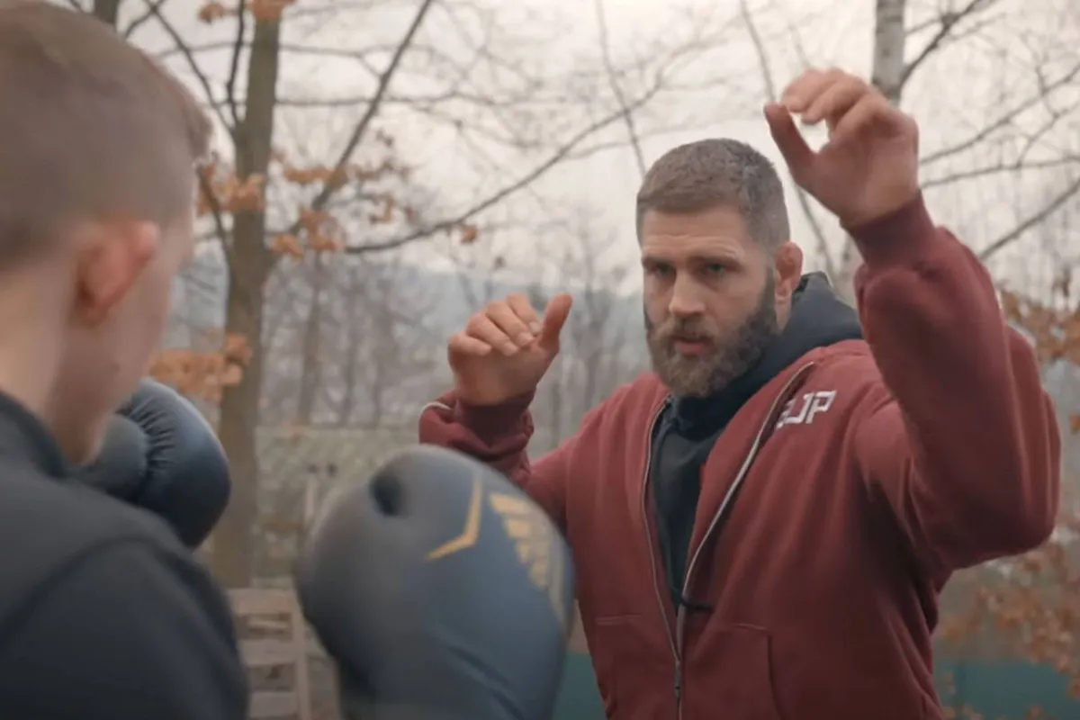 UFC kampioen Jiri Prochazka laat zien wat echt vechten is - slaat als een beest!