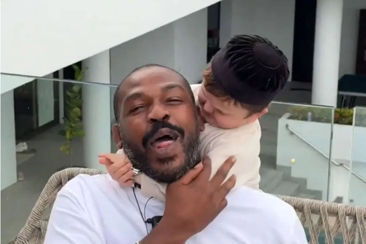 Hasbulla neemt wraak: schopt UFC ster Jones vol op zijn bakkes!