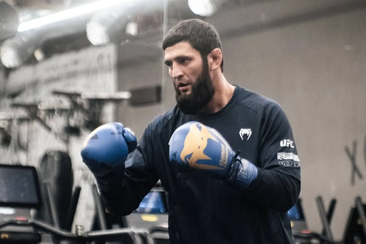 Wat?! UFC ster Khamzat Chimaev schrijft bizar record op zijn naam