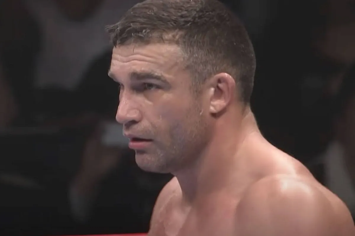 Peter Aerts vecht als een beest tegen boomlange Rotterdammer - en wint!