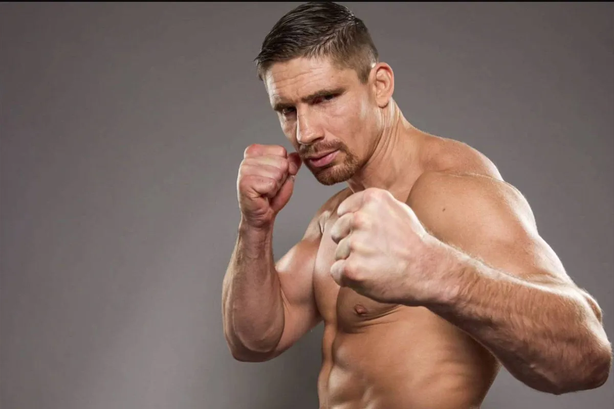 Dit is waarom Rico Verhoeven (36) nog steeds een vechtmachine is