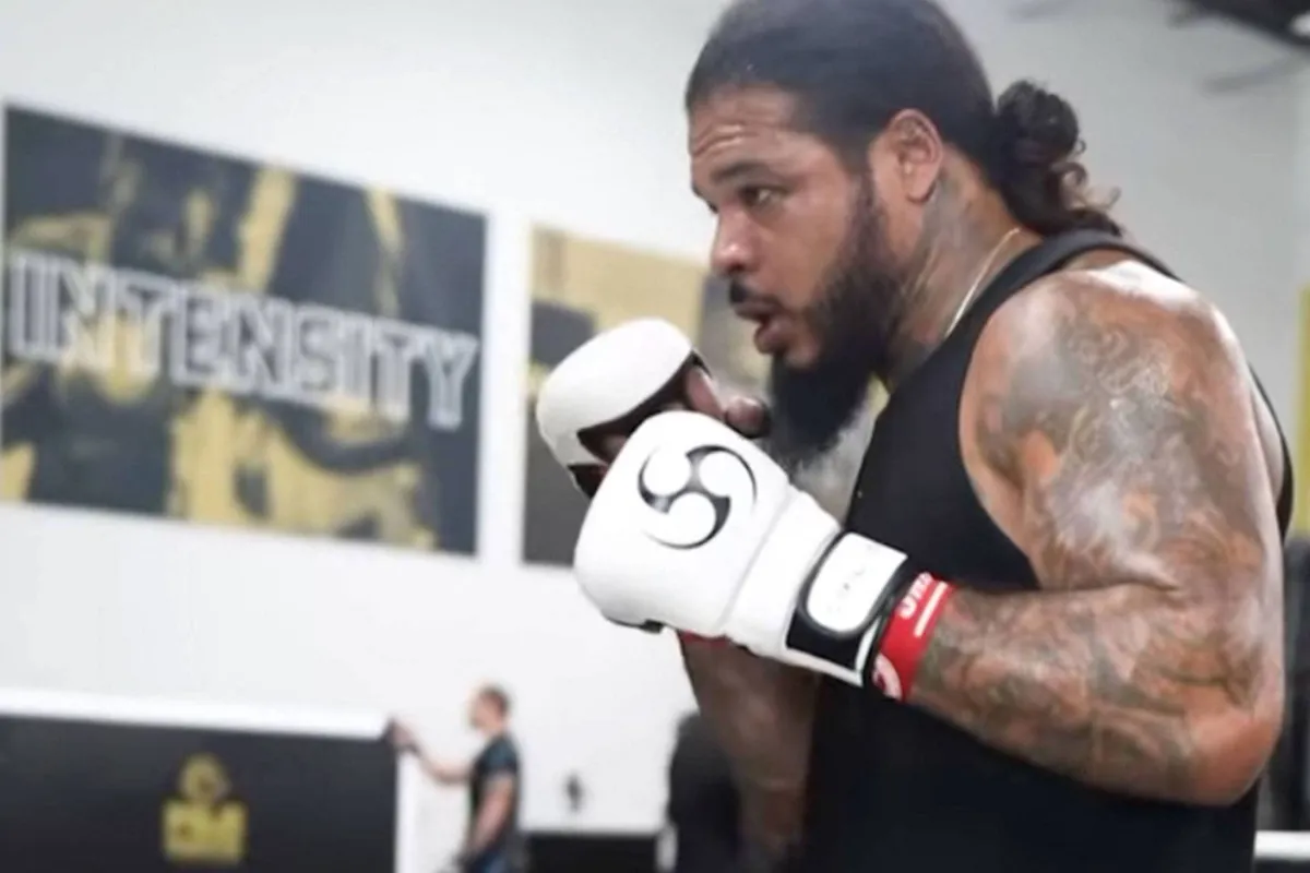 Tyrone Spong keert terug als vechtmachine in Dubai - 'Ik heb een missie'