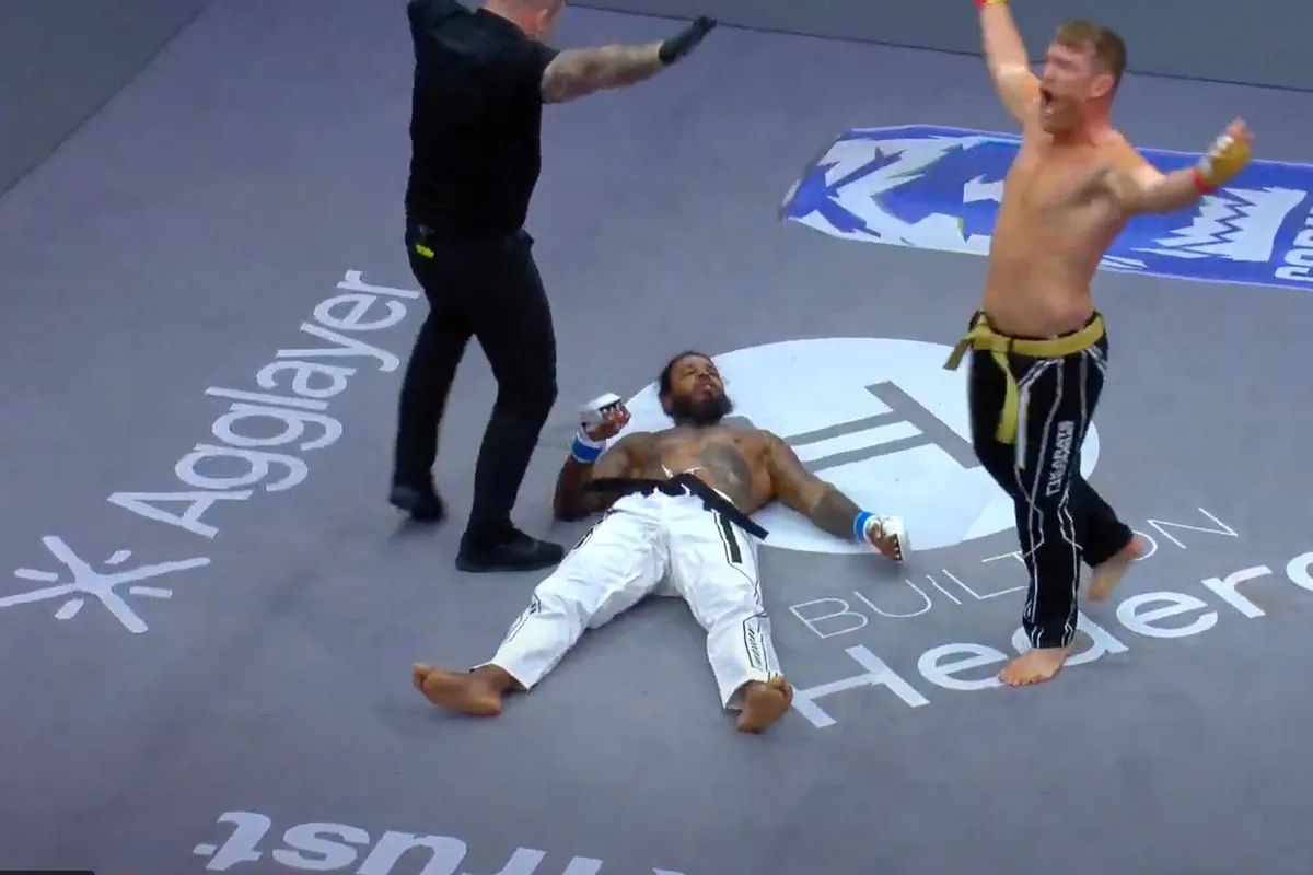 Tyrone Spong keihard knock-out bij comeback - legende geknakt