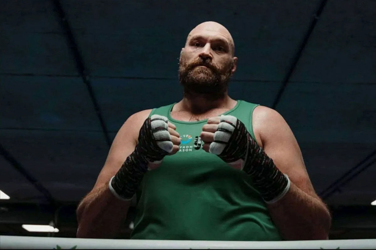 Tyson Fury geeft broer Tommy stevig pak slaag: 'Zo leer je boksen'