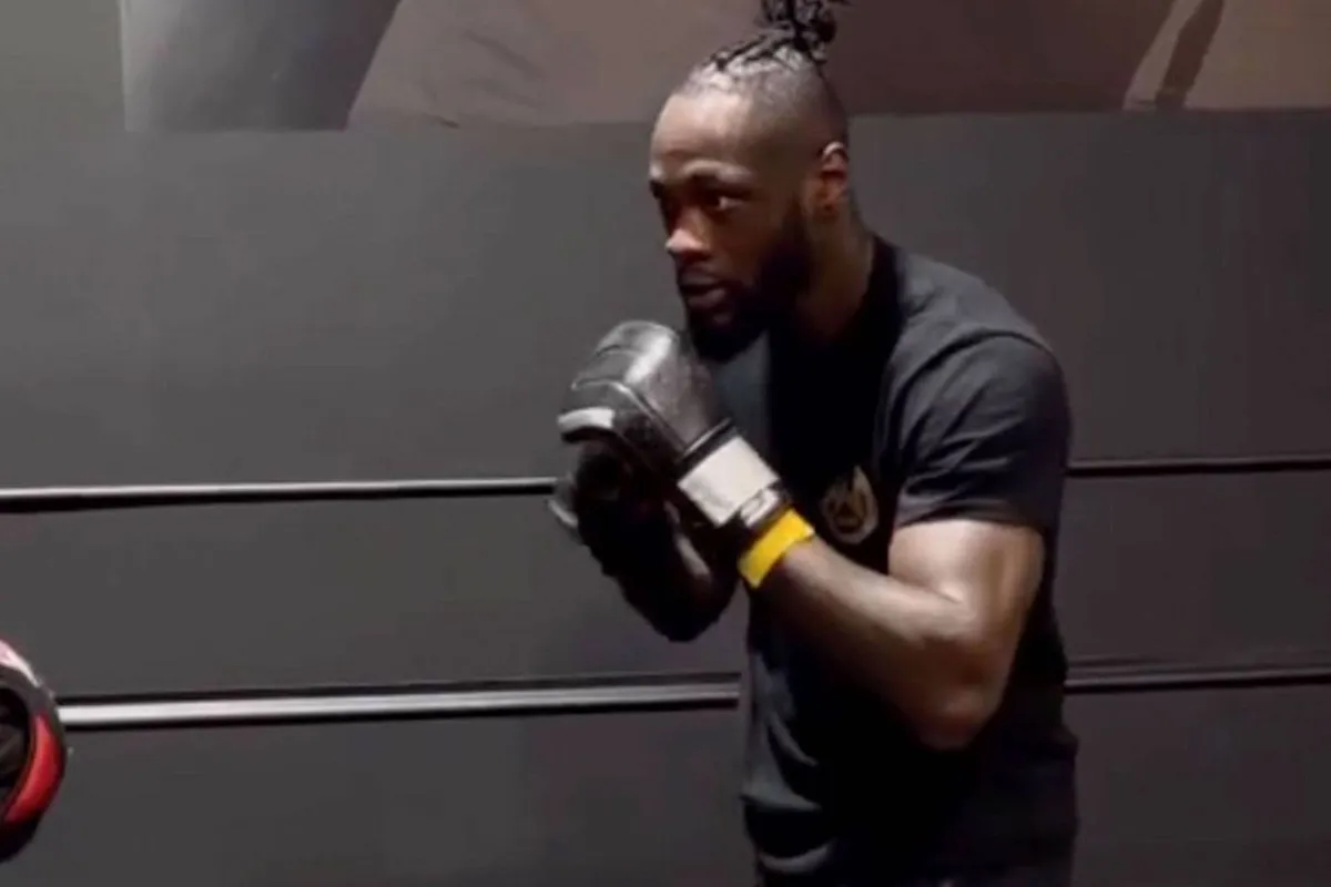 Boksicoon Wilder sloopt meer dan tegenstanders… ook zijn eigen team!