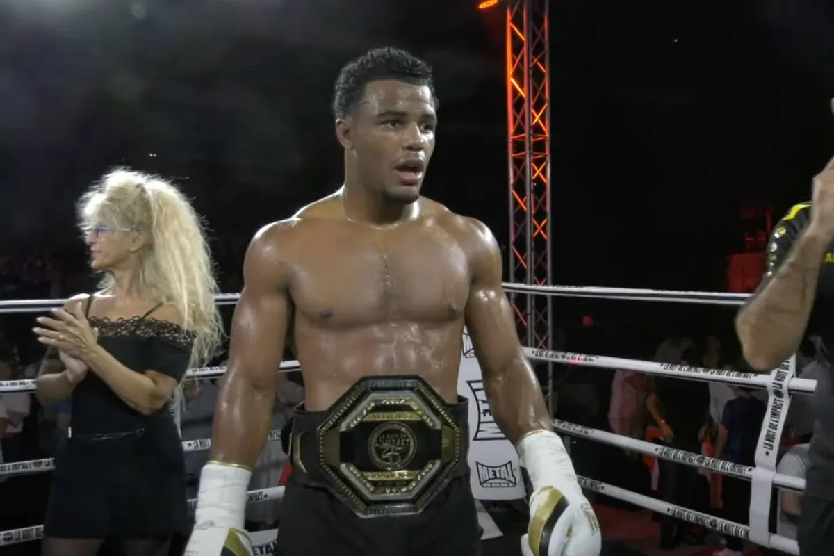 Bizar! Glory kickbokser Figi Landman sloopt tegenstander én kromme regels in Frankrijk