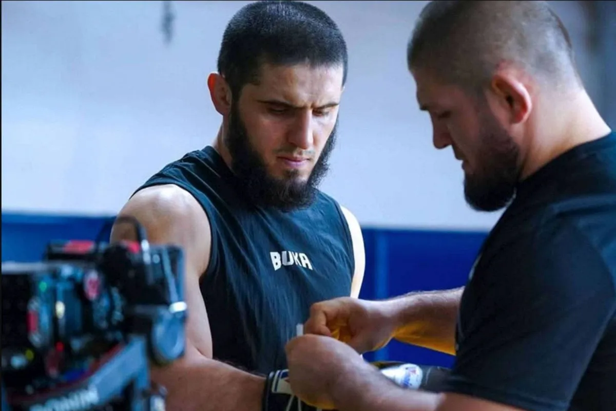 UFC kampioen Islam Makhachev geeft titel op - zet stap opzij voor iets groters
