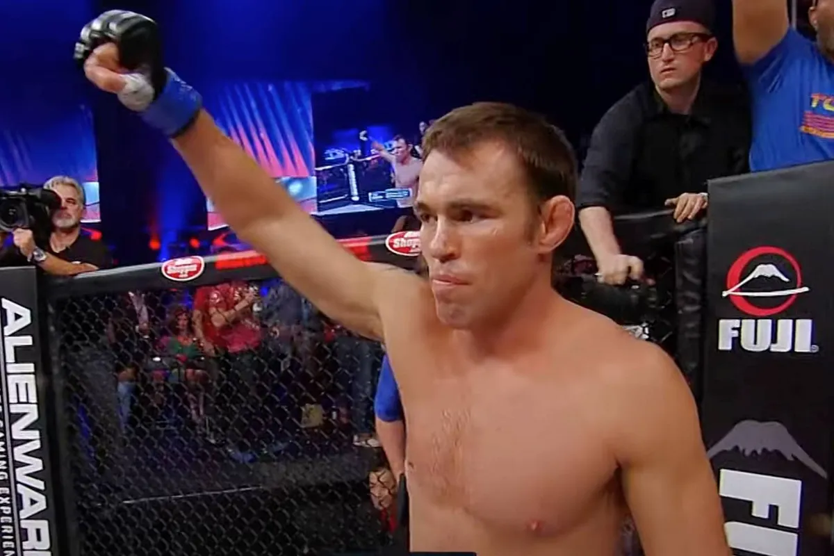 UFC ster Shields wil 10 transgenders klappen - waarheid laten zien!