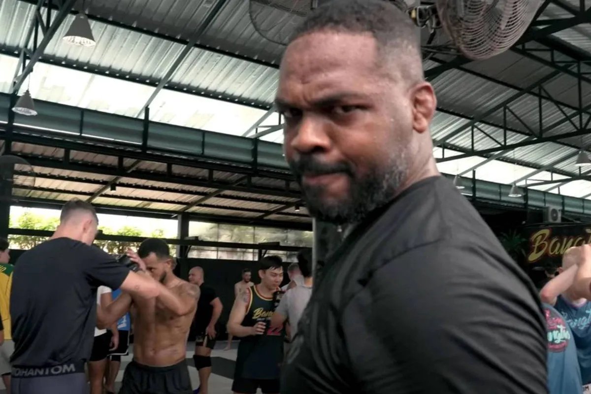 UFC-ster Jones lacht iedereen uit en geniet van elke seconde