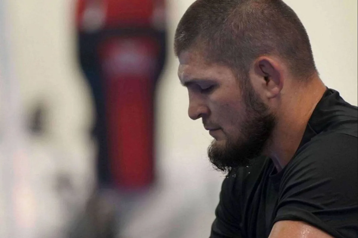 Golf van 'Anti Moslim' reacties - UFC icoon Khabib weigert handdruk