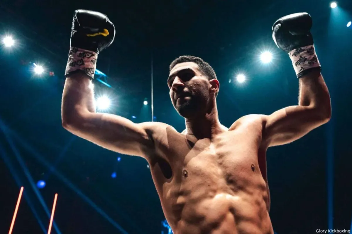 Glory 100: Mo Touchassie wint in stijl van ex-teamgenoot Ozcaglayan