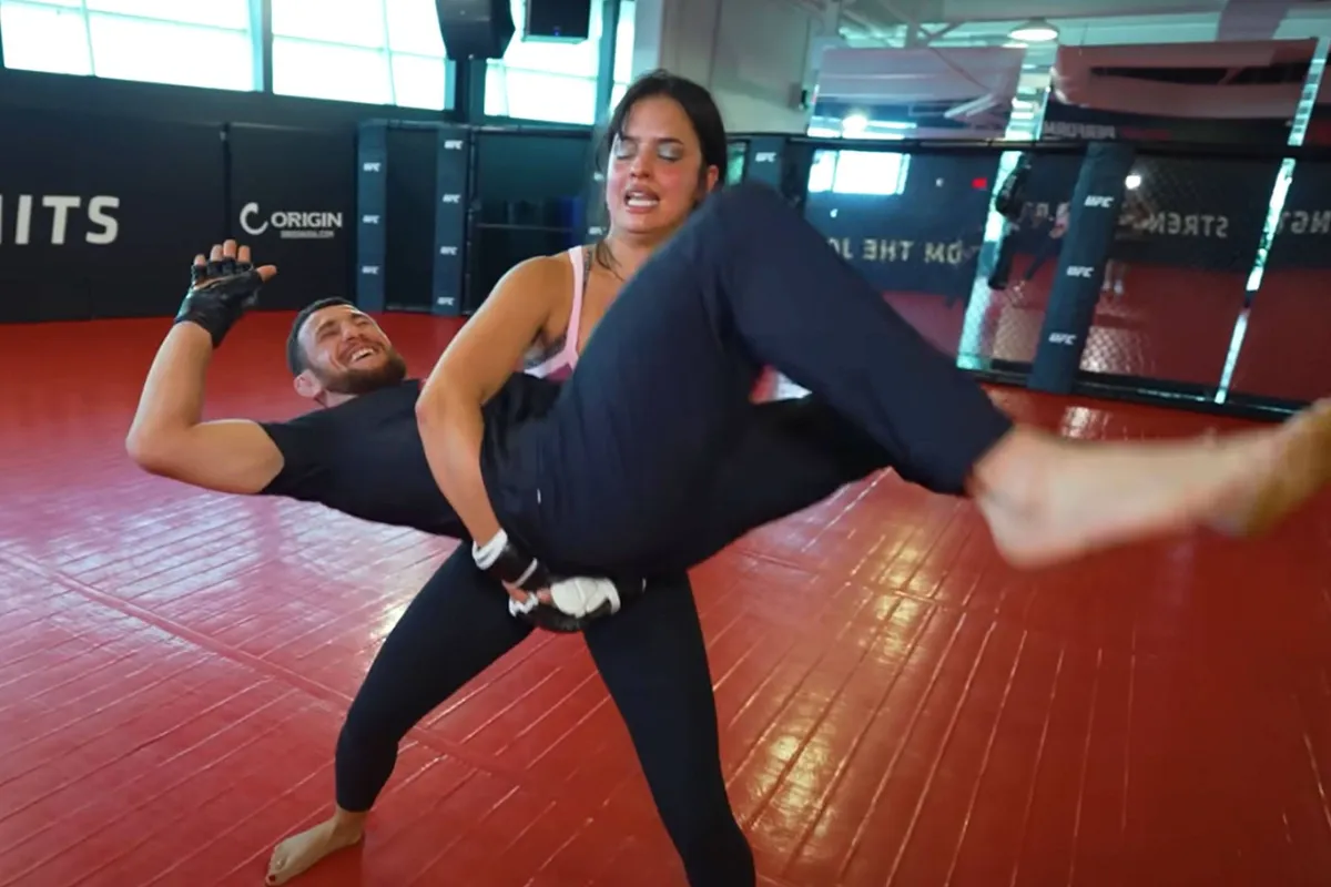 Influencer jaagt UFC-fans tegen zich in het harnas – ‘Wegwezen!' (video)