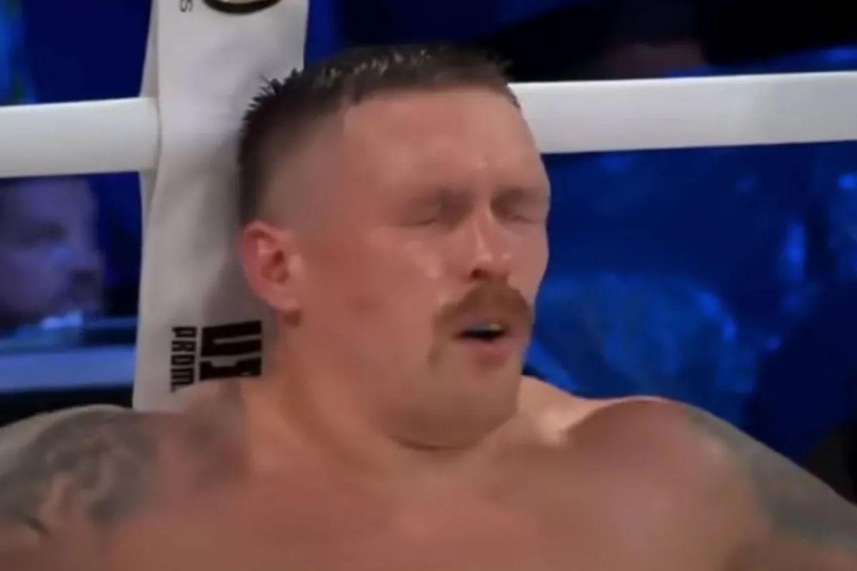 Boksbom! Usyk gaat zwaar neer tegen Dubois - sparmaat legt uit waarom