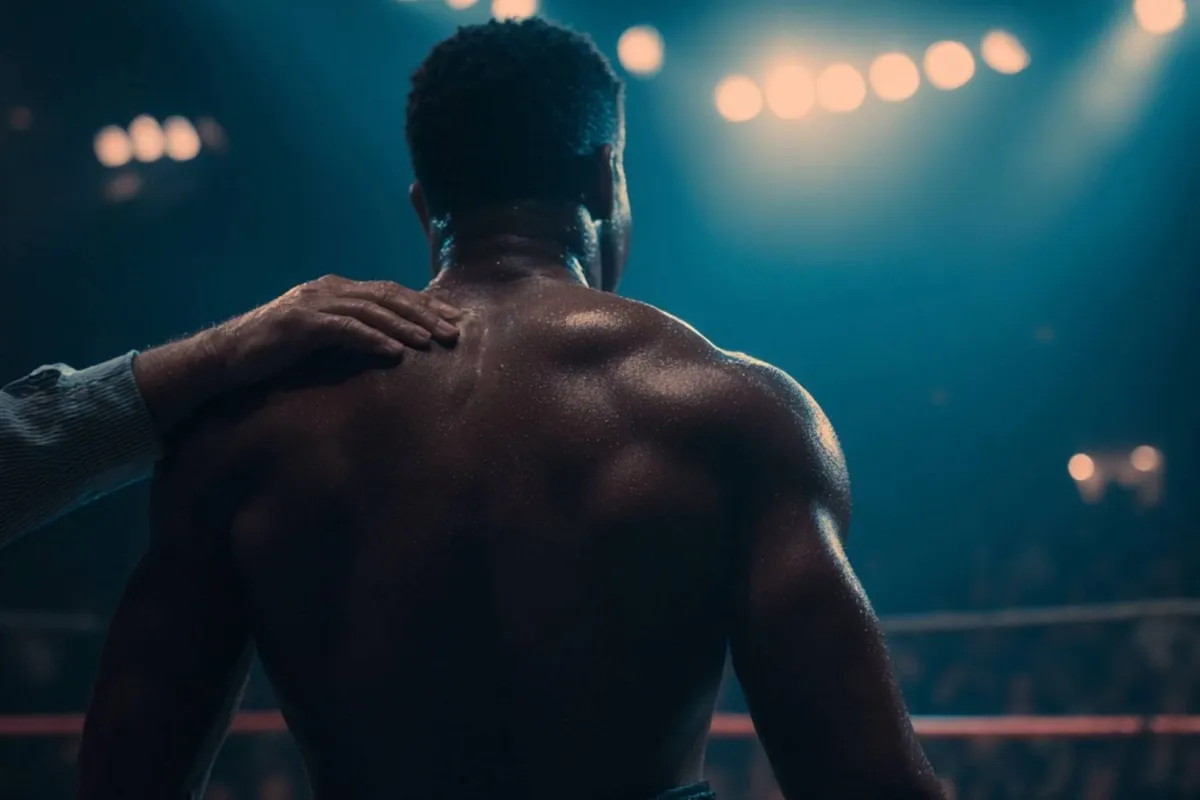 De gevaarlijkste man in het boksen keert terug voor wraak - tikkende tijdbom