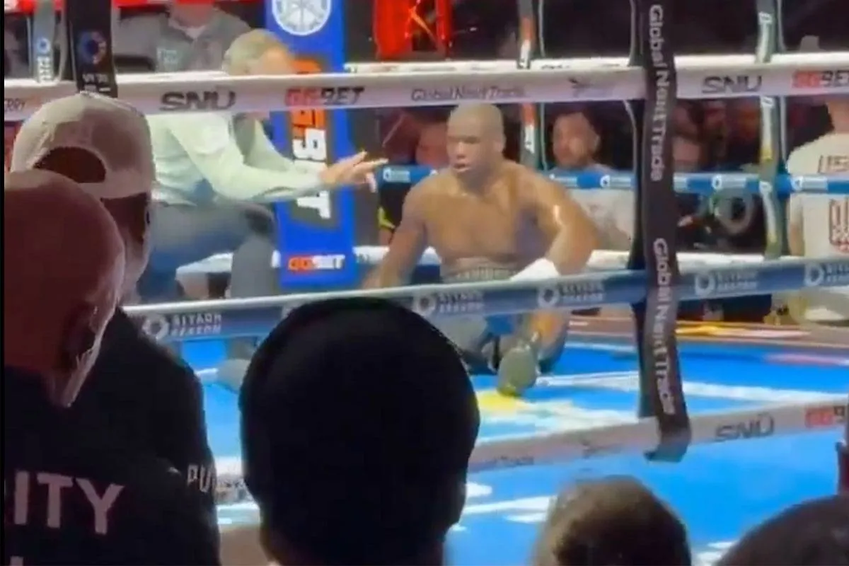 Nieuwe beelden: Door Usyk gesloopte Dubois wilde door - eigen team verpeste het!