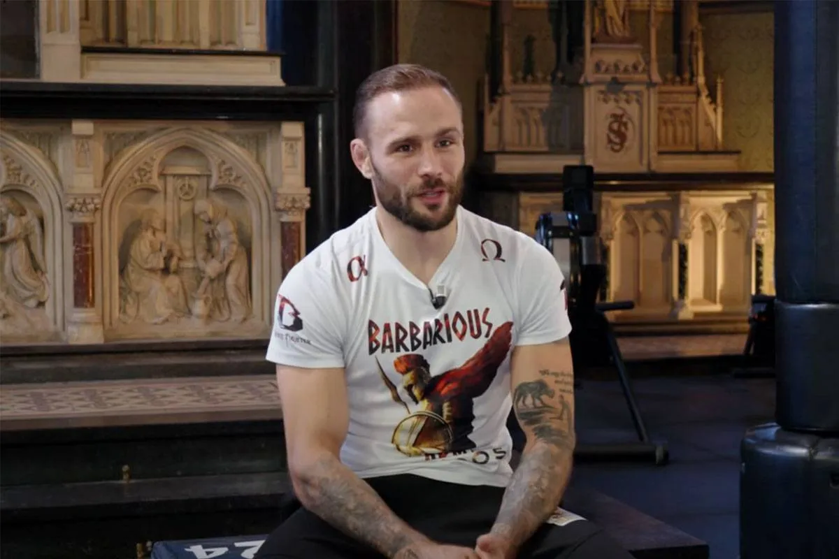 Moderne Gladiator Jelle vecht zonder handschoenen: dit is waarom