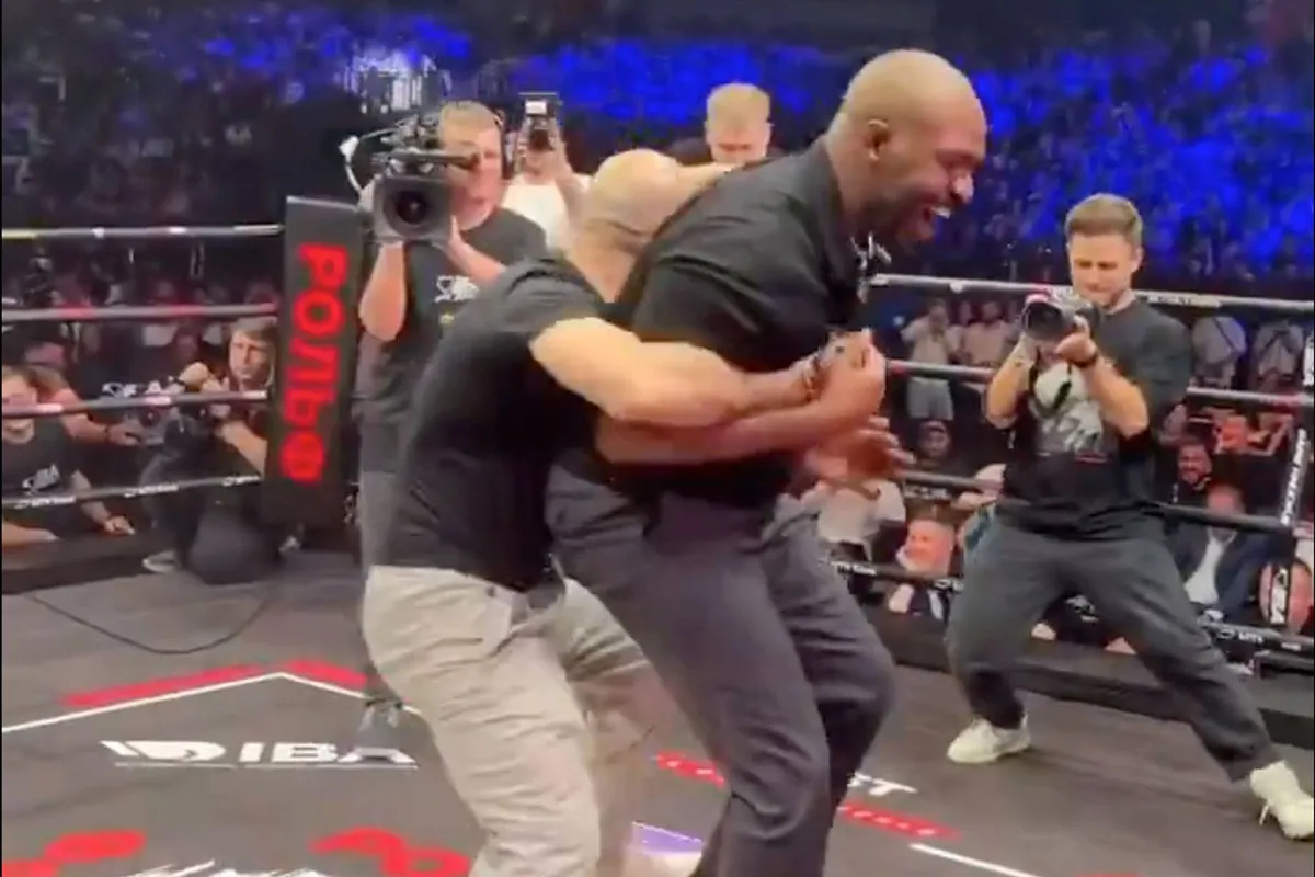 Ex kampioen Jones publiekelijk vernederd door Russische UFC-ster terwijl hij aast op comeback