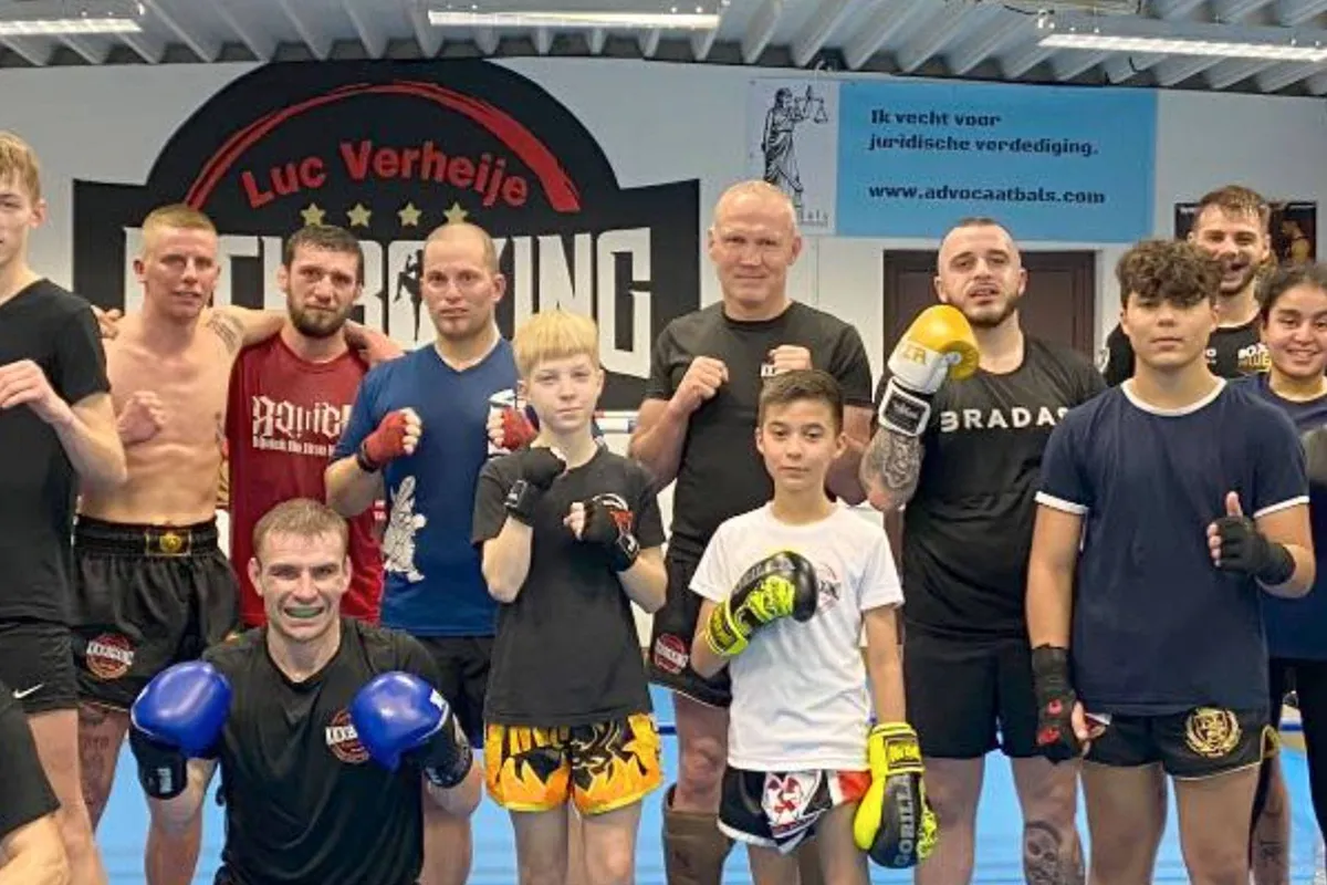 Uniek! Kickboksicoon Luc Verheije stuurt jonge vechters naar Japan – nog niet eerder zo gedaan