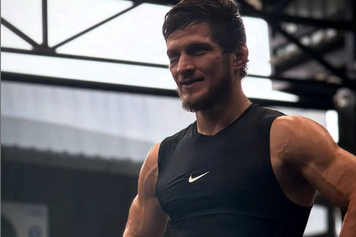 100 pushups per minuut… niet normaal - UFC ster Evloev onthult brute training!