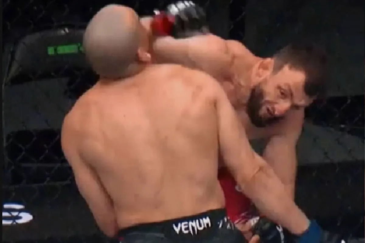 Ongezien! 41-jarige UFC-legende sloopt tegenstander met 1 klap in Abu Dhabi