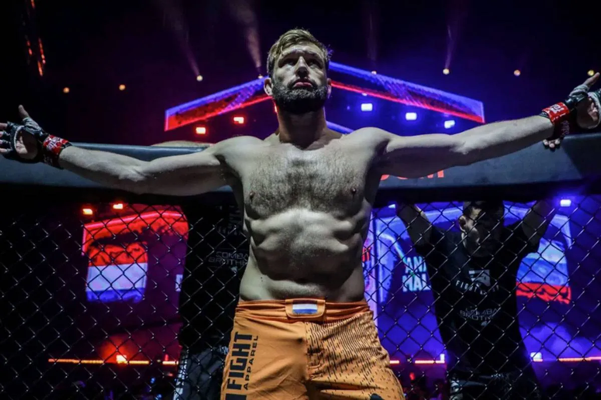 UFC-ster Reinier de Ridder verklapt strijdplan - ‘Zo maak ik Whittaker kapot’