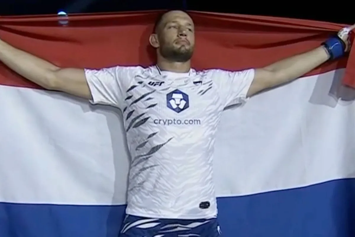 Nederland juicht: De Ridder verslaat UFC legende Whittaker in Abu Dhabi