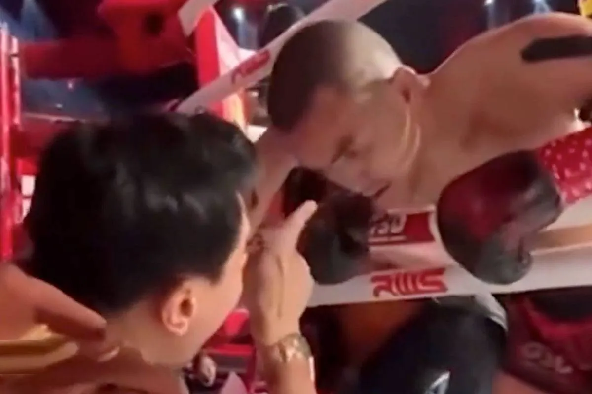 Viral video! Coach slaat kickbokser tijdens gevechtspauze en redt leven - Nou ja zeg!