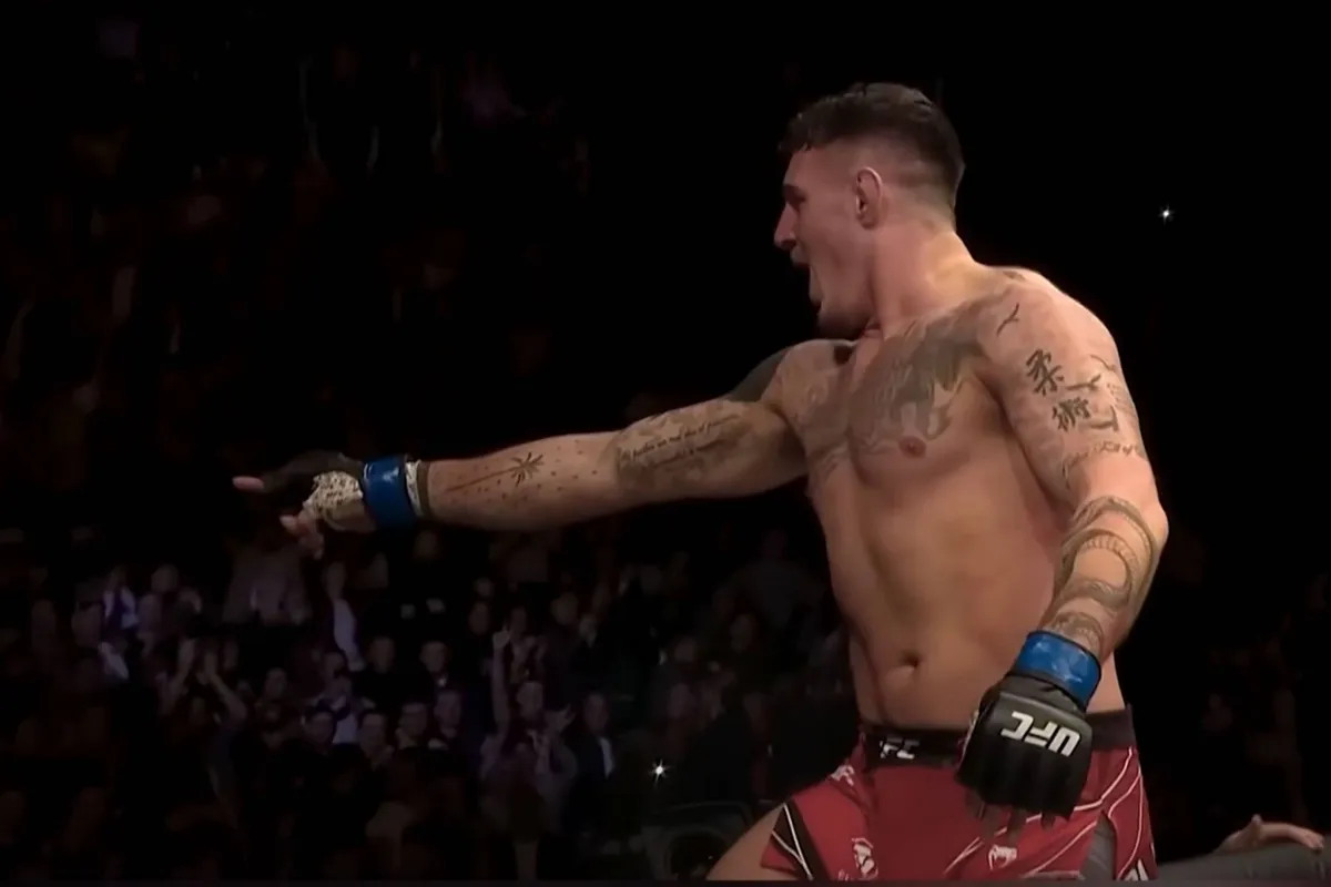 ‘Het wordt waanzin!’ UFC kampioen Aspinall voorspelt gekste gevecht ooit!