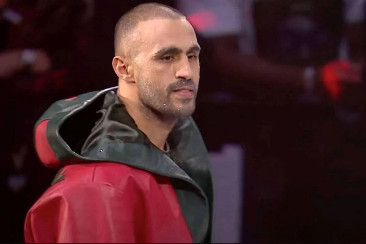 40?! Badr Hari wakkert hoop op gevecht aan - oogt fitter dan ooit in nieuwe foto!