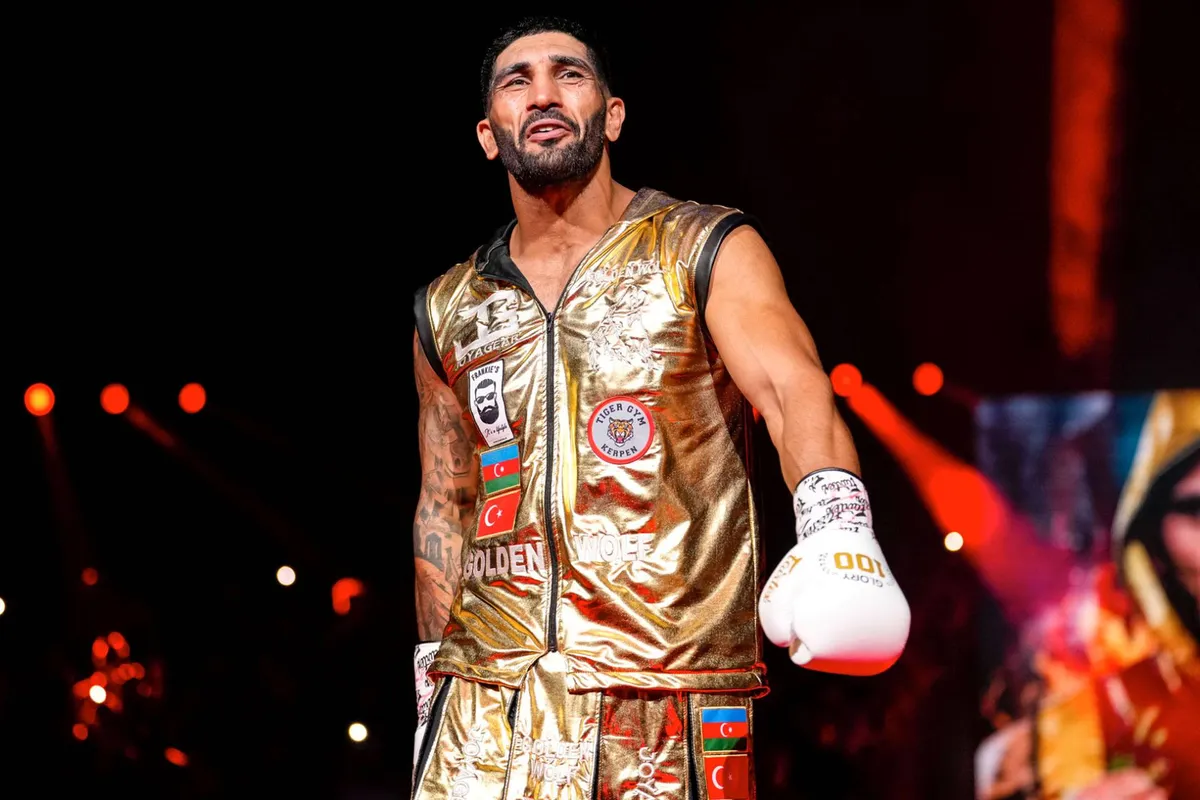 Manager breekt stilzwijgen over Glory kickbokser Rajabzadeh's onverwachte kans - dit zegt hij zelf