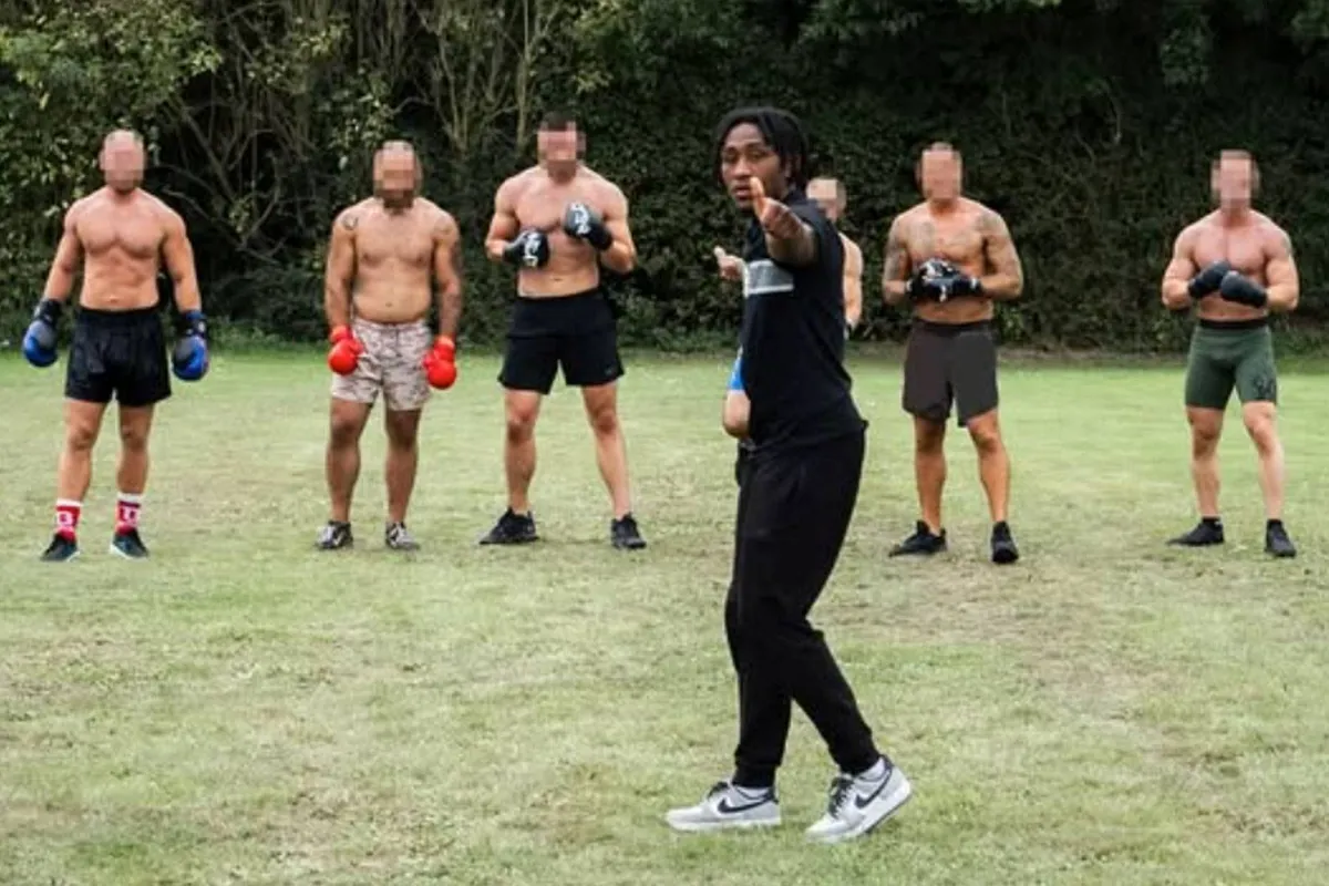 Topvechter Brian Hooi deelt keiharde tips straatgevechten - '6 tegen 6, zo doe je dat!'