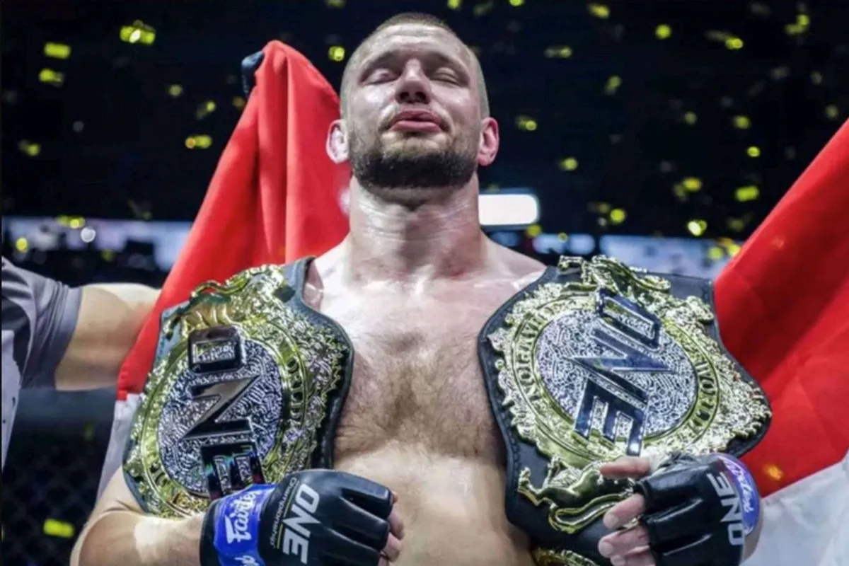 Let Op! Keiharde waarschuwing voor Nederlandse UFC-held: De Ridder’s titeldroom in gevaar