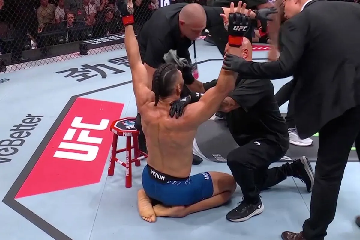 UFC: Johnny Walker sloopt Chinese vechtmachine voor eigen publiek in Shanghai