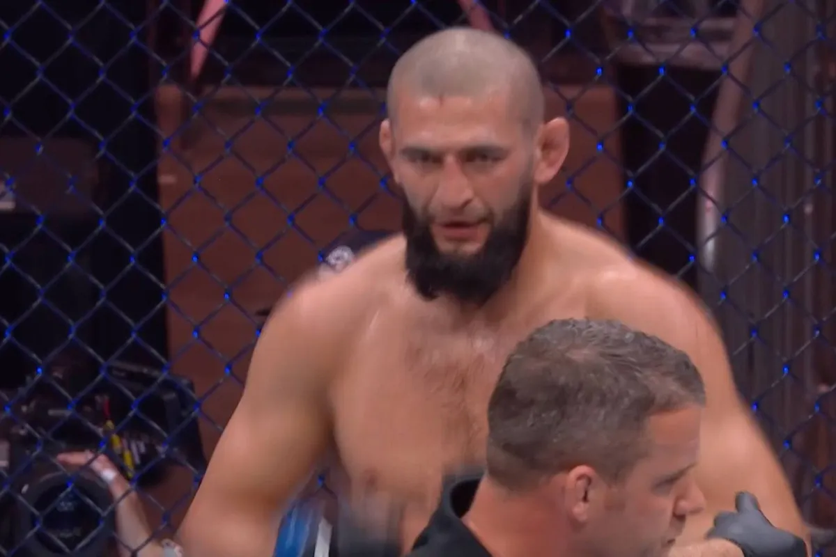 'Deken des doods!' Zo verpletterde UFC vechtmachine Chimaev kampioen du Plessis