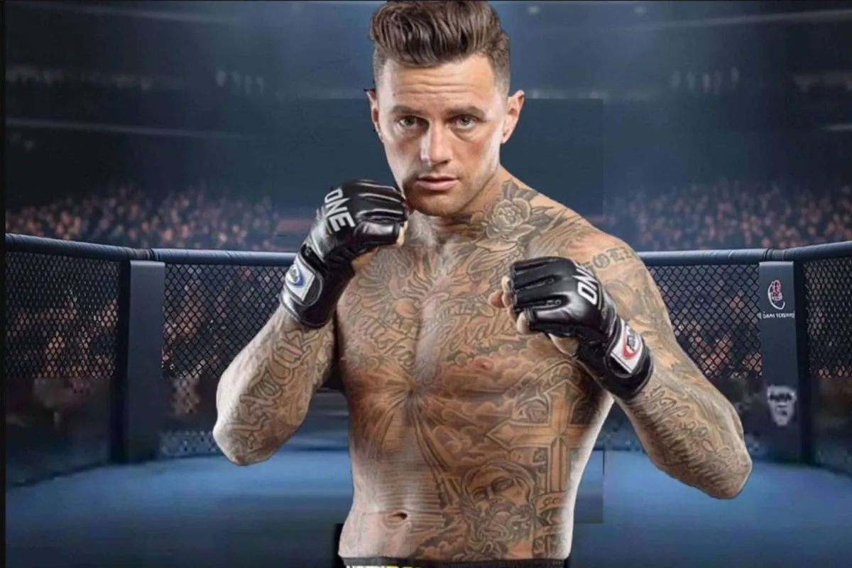 Topkickbokser Nieky Holzken met unieke handschoenen de ring in - idee vechtbaas verandert alles!