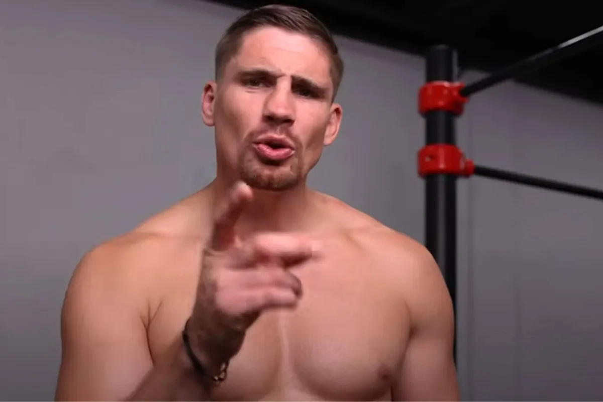Rico Verhoeven geeft YouTuber Browney rake klappen - alsof het sloopkogels zijn