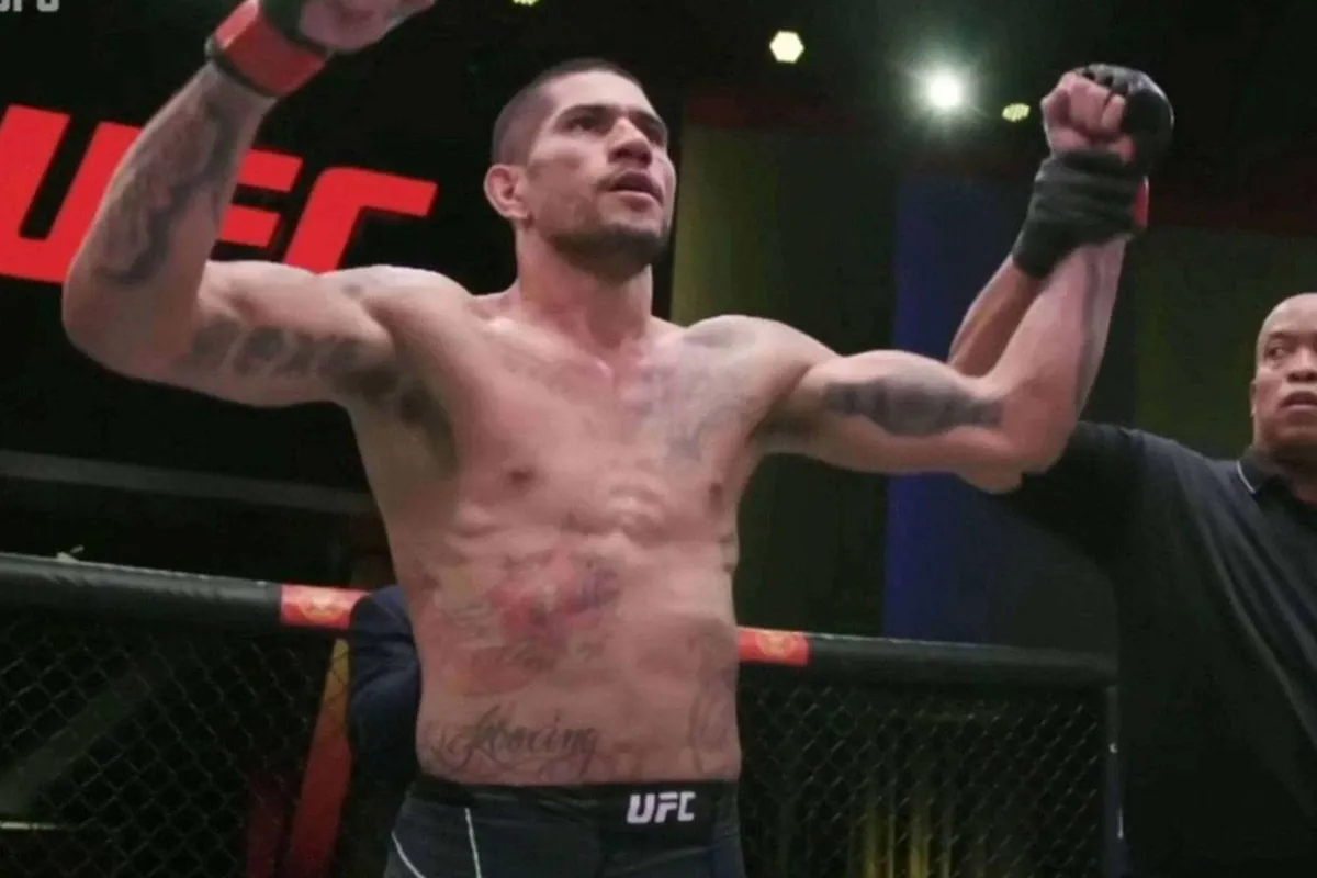 Nederlands kickboksicoon onthult zwakke plek van UFC-ster Alex Pereira