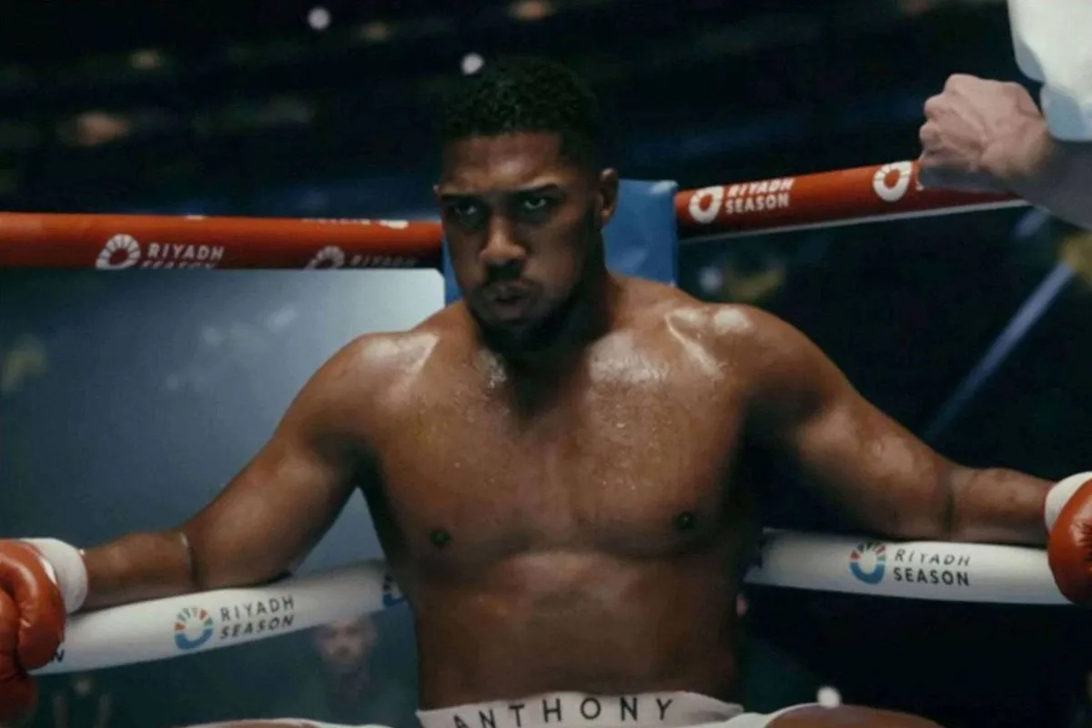 Dopingjagers verstoren boksicoon Anthony Joshua's etentje - beelden gaan viraal