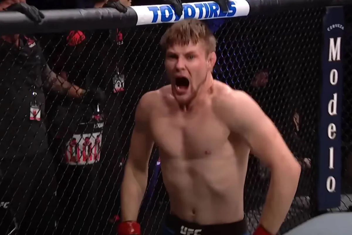 Jonge rijzende ster verslaat UFC's Bryce Mitchell in minder dan een minuut bij EBI 25